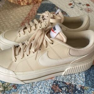 Nike Court Legacy lift